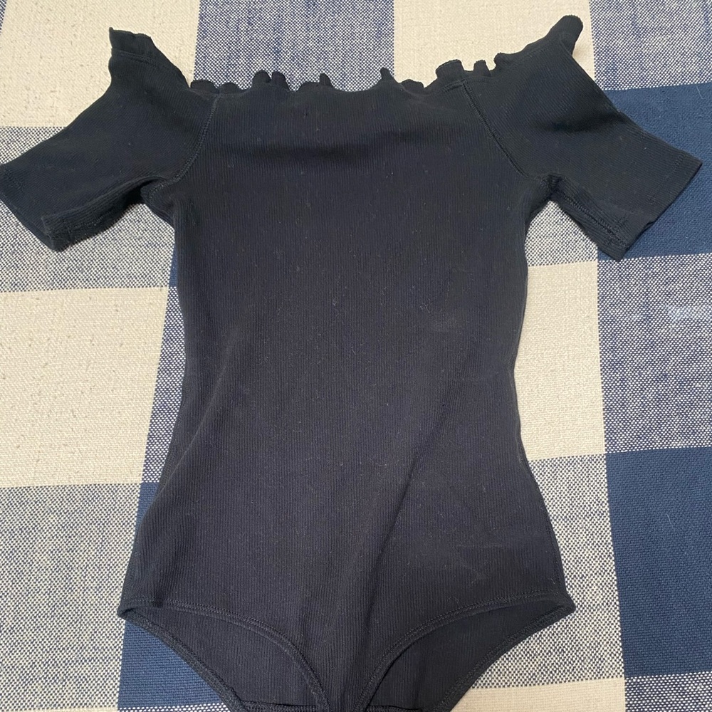 Abercrombie & Fitch off the shoulder bodysuit